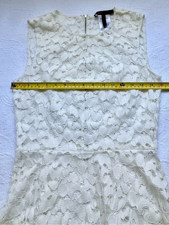 BCBGMaxAzria Evia Lace Top size Small White Lace Peplum Feminine Chic Elegant - Picture 8 of 10